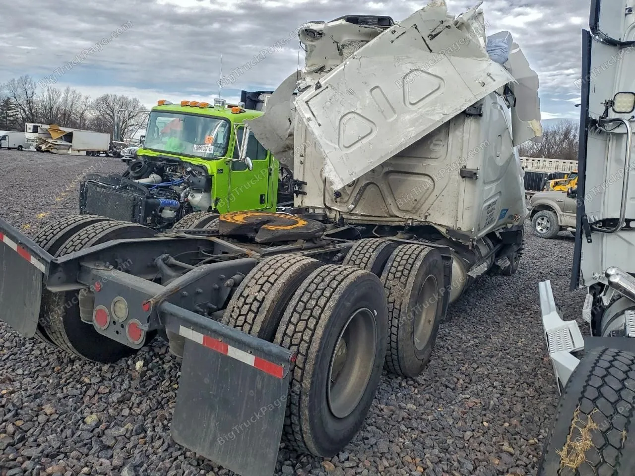 2020 FREIGHTLINER Cascadia — photo 4
