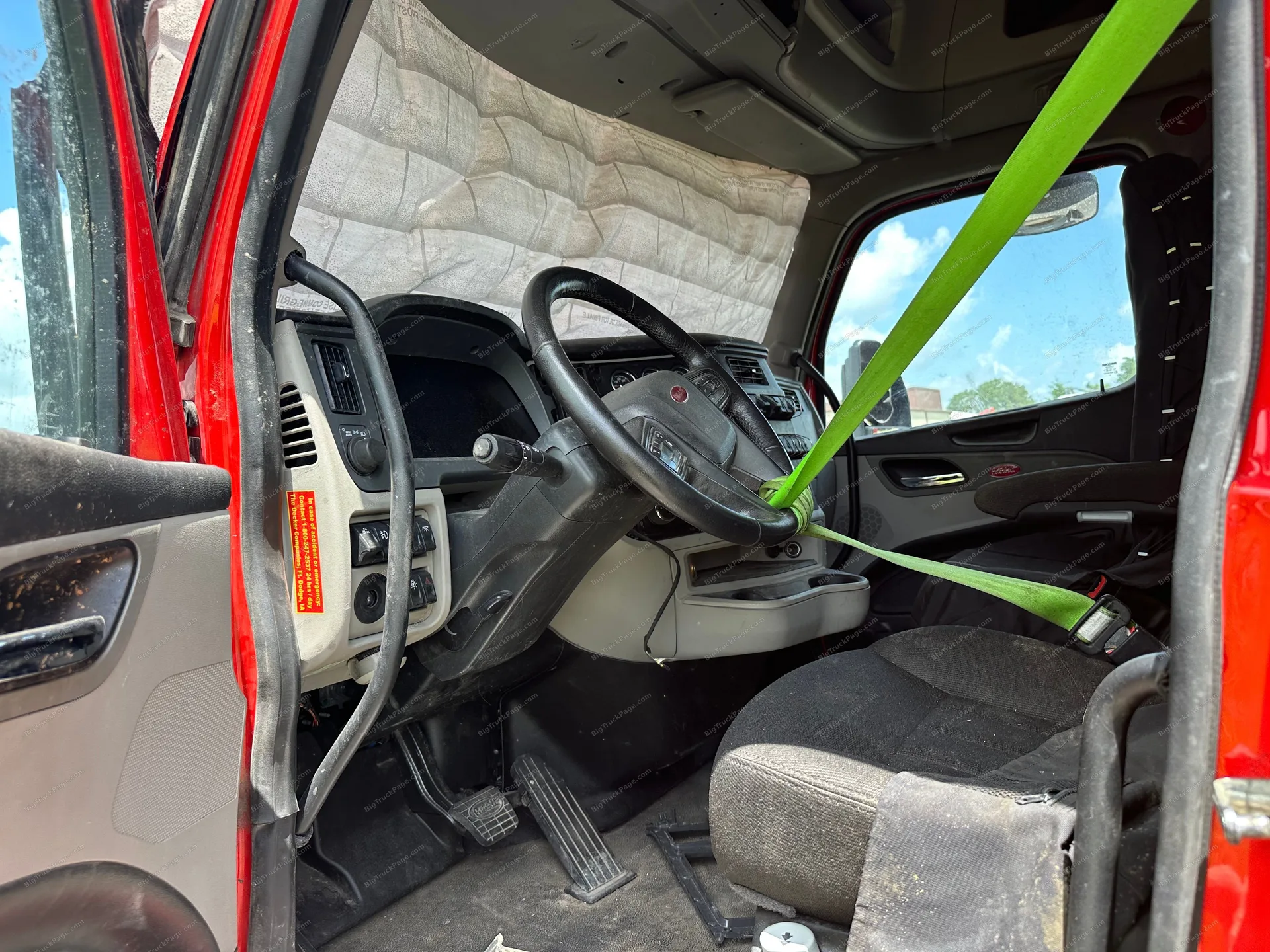 2023 PETERBILT 579 — photo 2