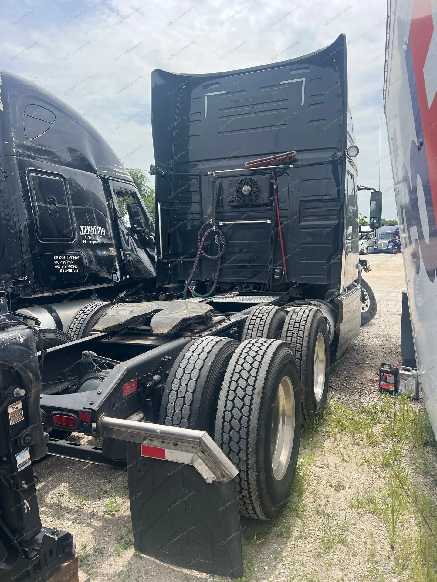 2015 VOLVO TRUCK VNL — photo 4