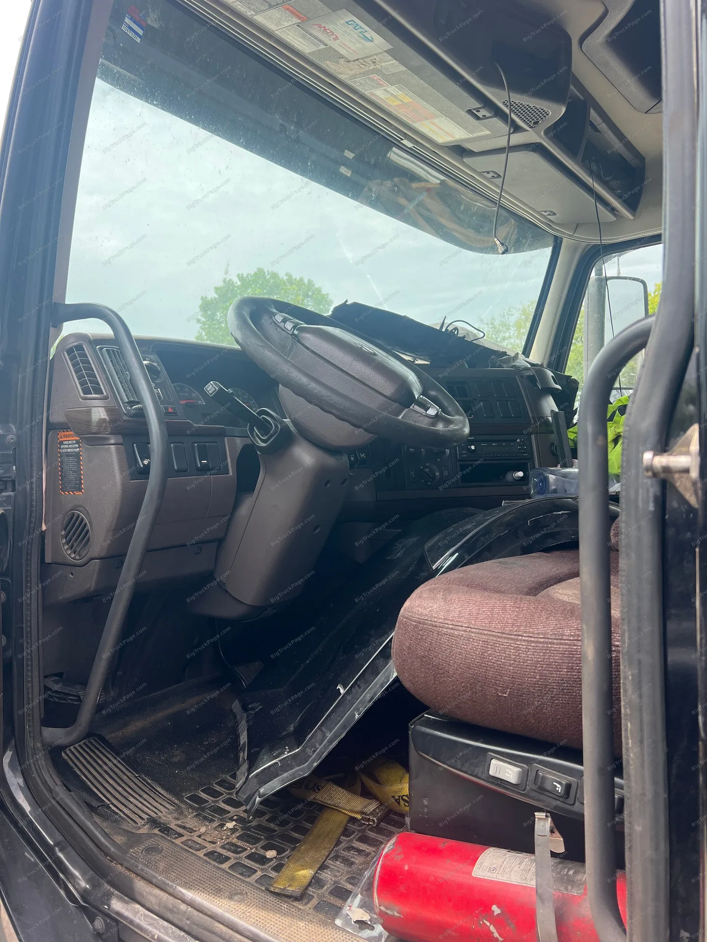 2015 VOLVO TRUCK VNL — photo 8