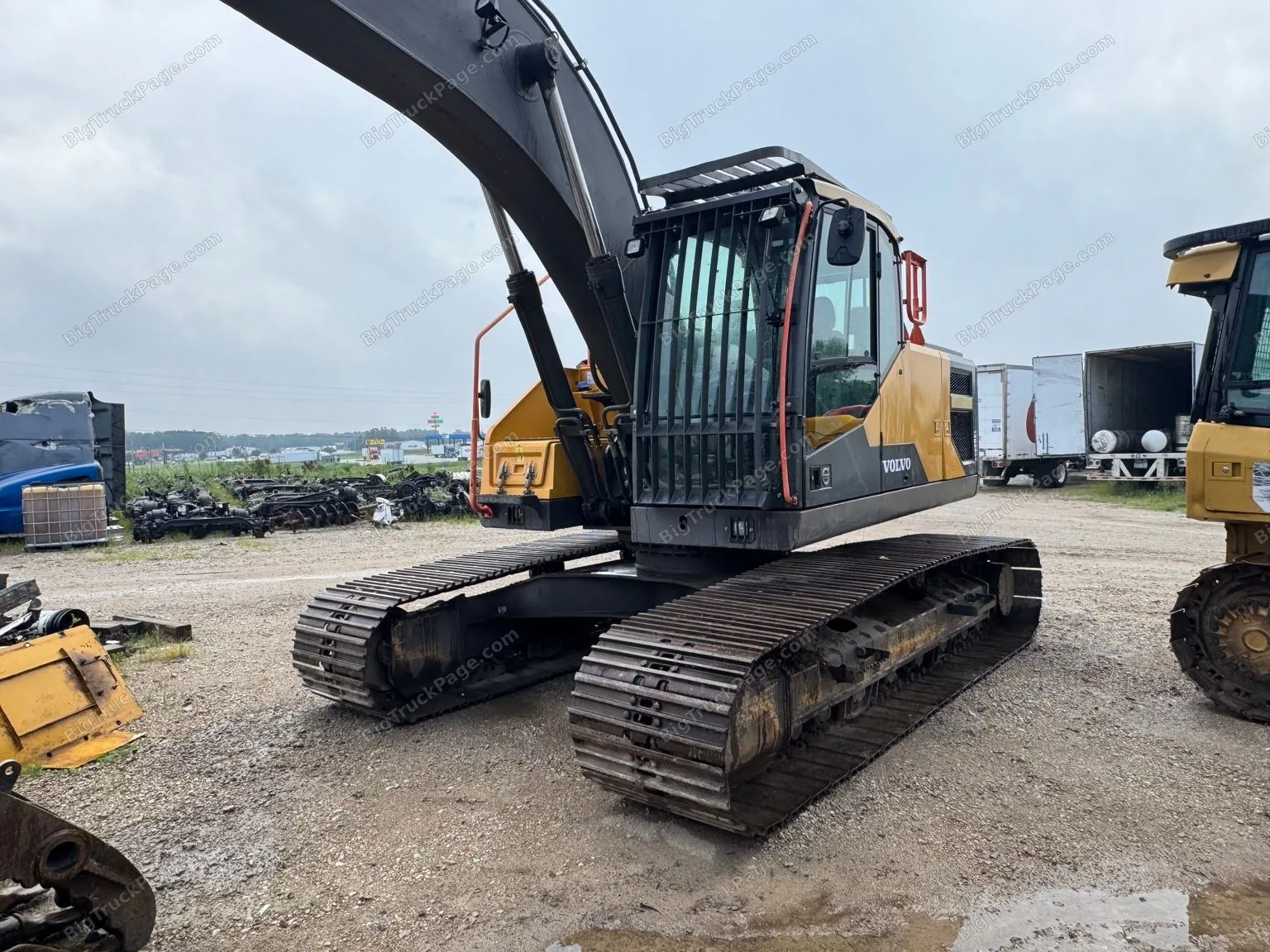 2018 VOLVO 240 Series Excavator (used) — photo 2 in Strafford, MO | BigTruckPage.com