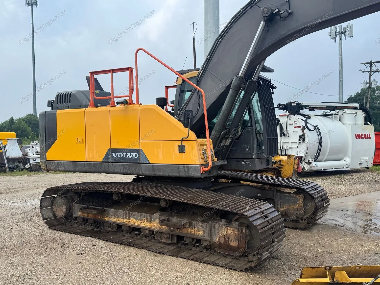 2018 VOLVO 240 Series Excavator (used) — photo 5 in Strafford, MO | BigTruckPage.com