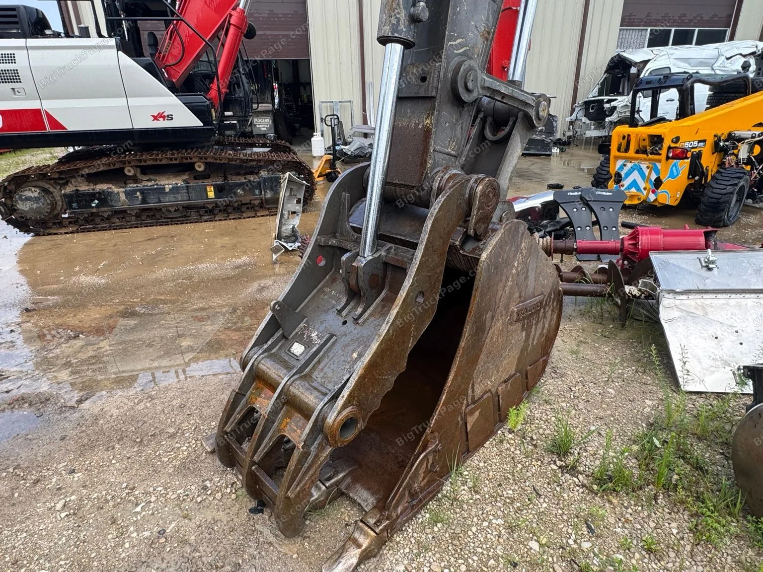 2018 VOLVO 240 Series Excavator (used) — photo 6 in Strafford, MO | BigTruckPage.com