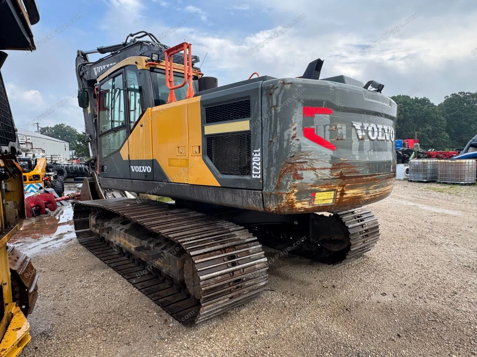 2018 VOLVO 240 Series Excavator (used) — photo 9 in Strafford, MO | BigTruckPage.com