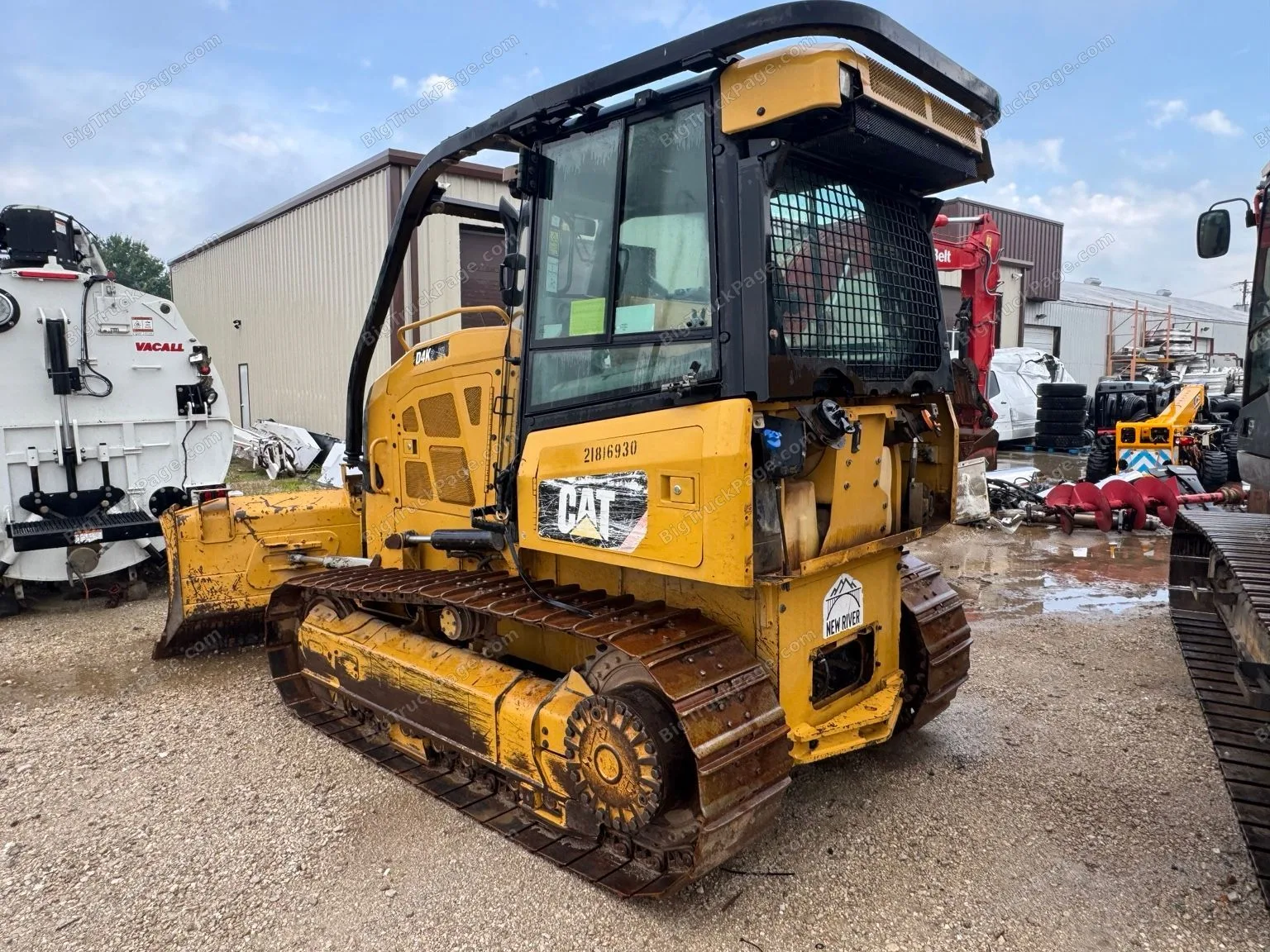 2016 CATERPILLAR Caterpillar Dozer (used) — photo 4 in Strafford, MO | BigTruckPage.com