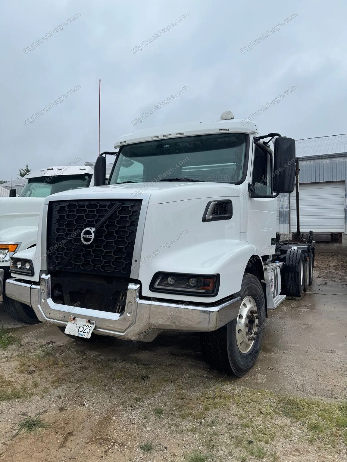 2024 VOLVO TRUCK VHD Cab & Chassis (used) — photo 2 in Strafford, MO | BigTruckPage.com