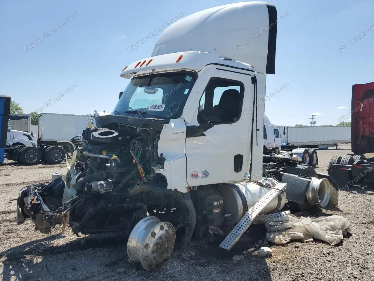 2025 FREIGHTLINER Cascadia — photo 3