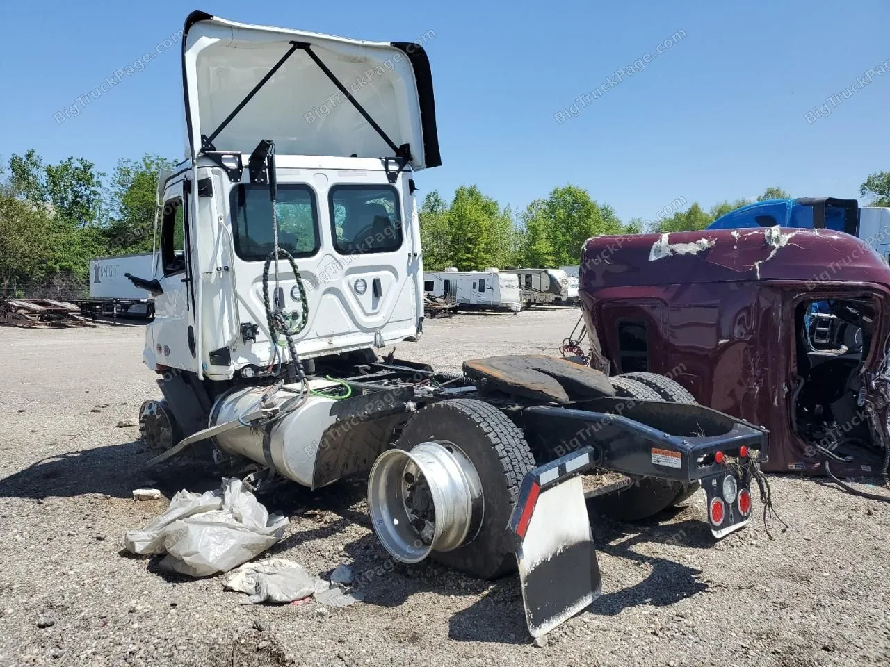 2025 FREIGHTLINER Cascadia — photo 4