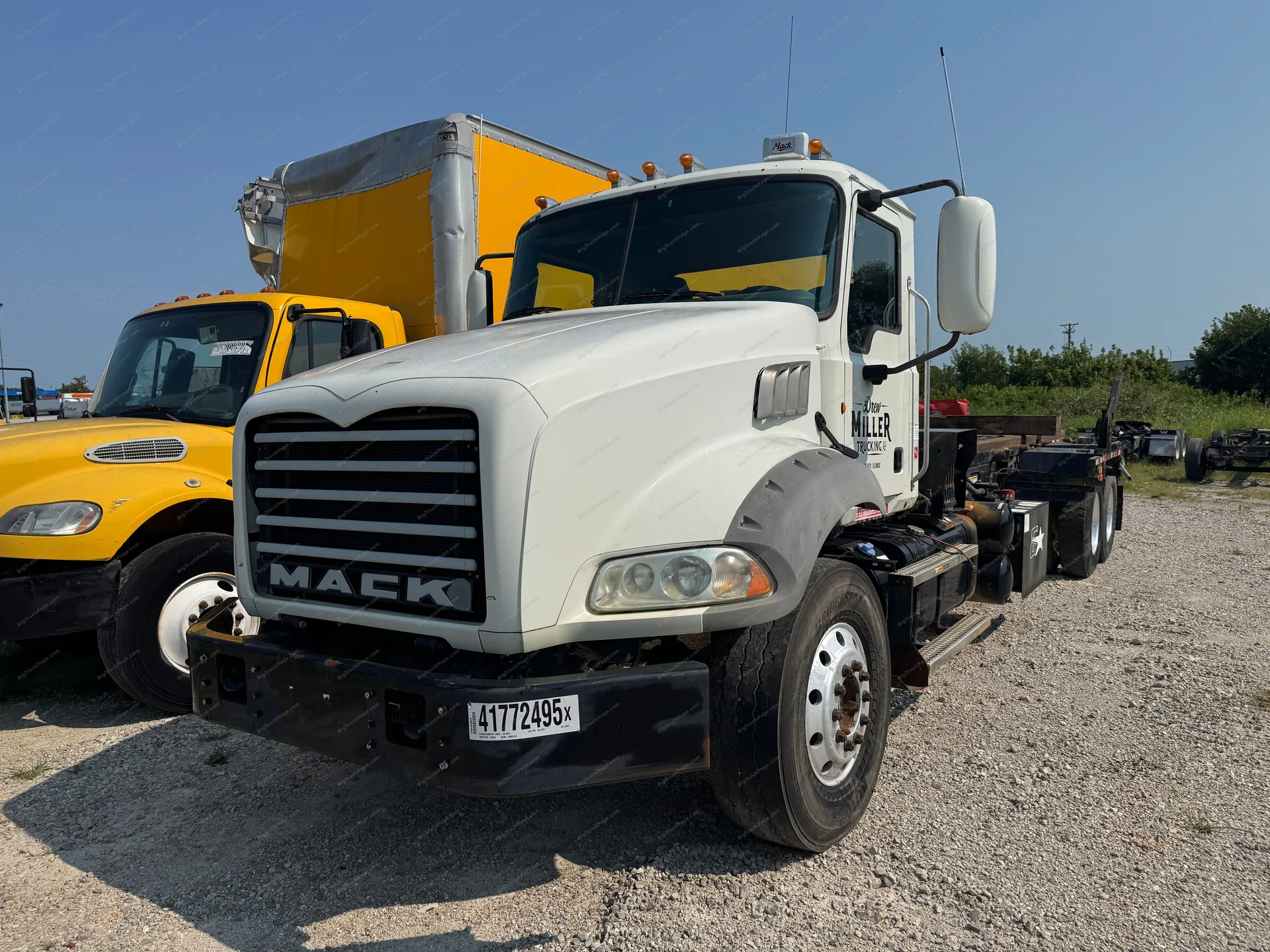 2014 FREIGHTLINER FLD Cab & Chassis (used) — photo 3 in Strafford, MO | BigTruckPage.com
