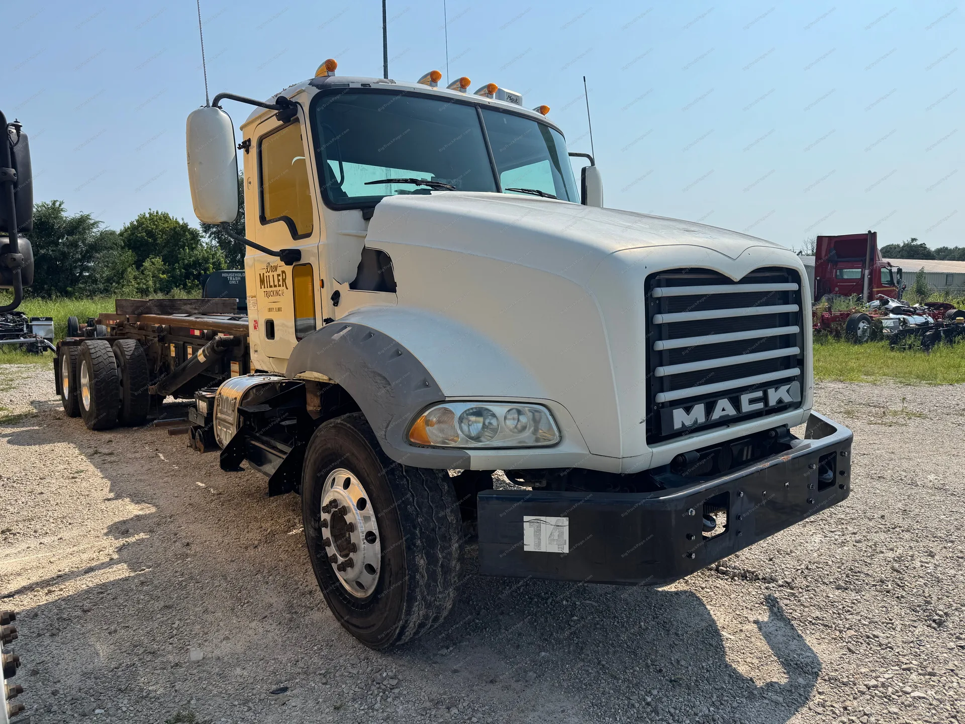 2014 MACK 800 GU800