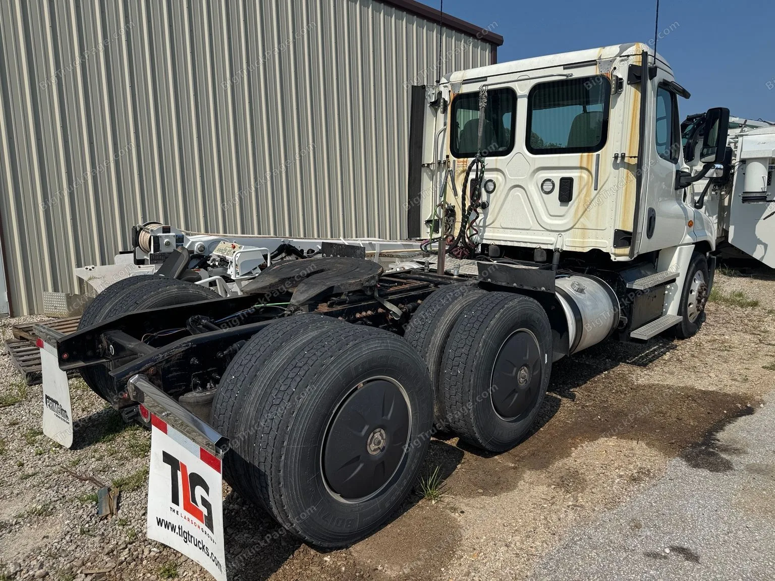 2017 FREIGHTLINER Cascadia Day Cab (used) — photo 3 in Strafford, MO | BigTruckPage.com