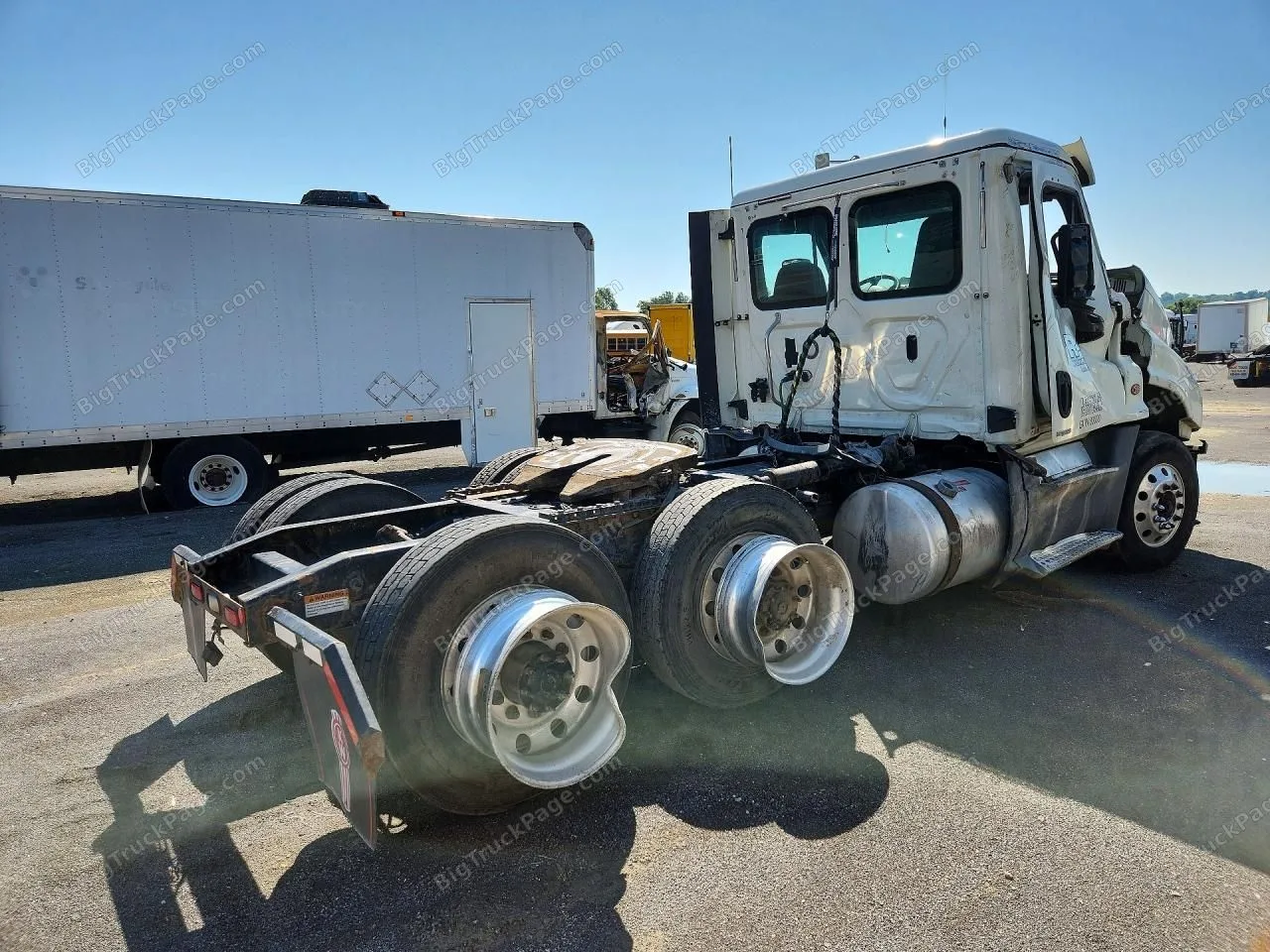 2018 FREIGHTLINER Cascadia — photo 3