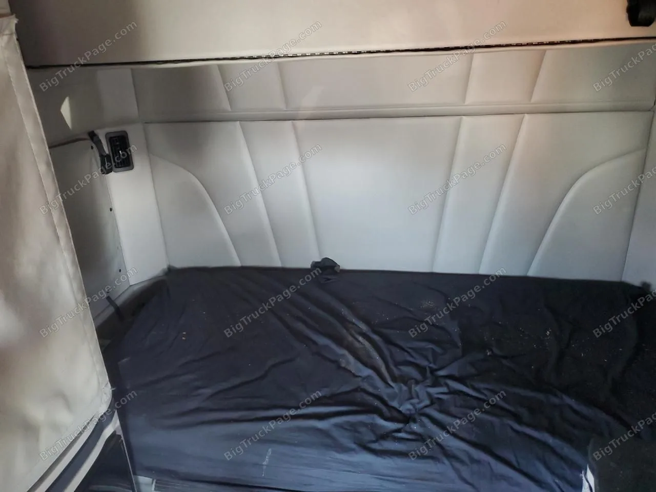 2024 PETERBILT 579 — photo 6