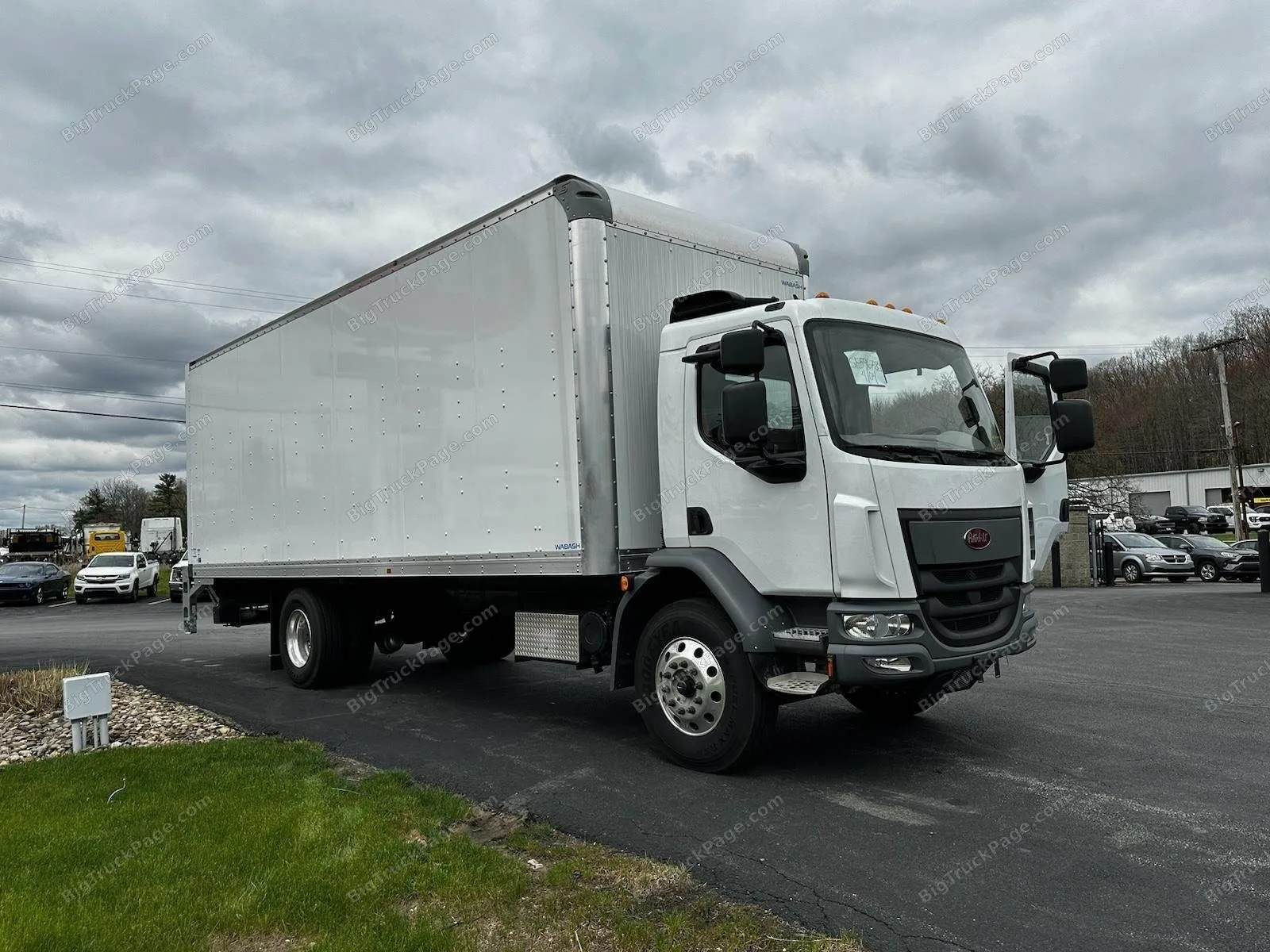 2025 PETERBILT 220