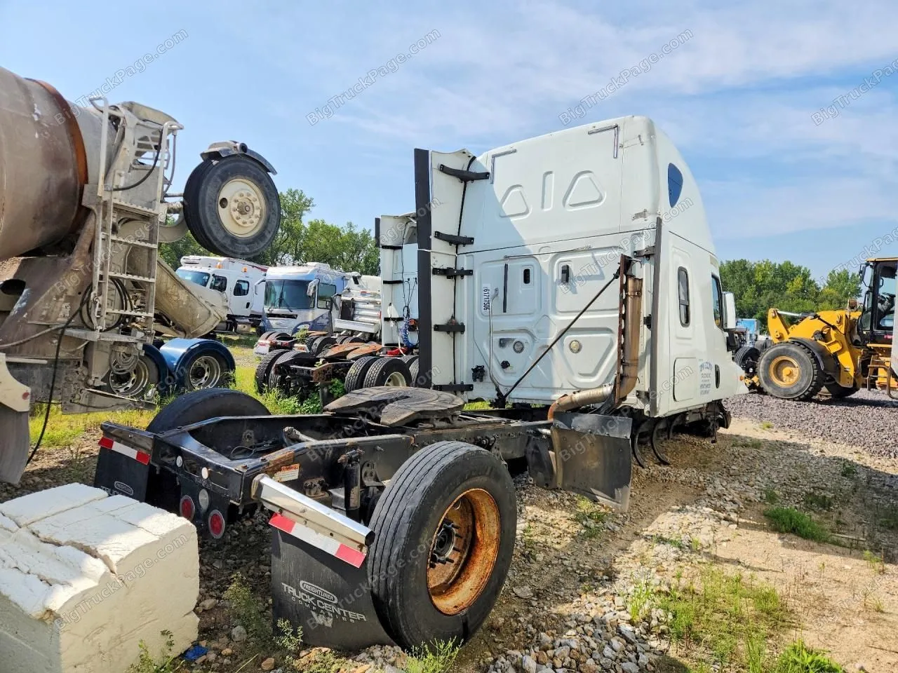 2020 FREIGHTLINER Cascadia — photo 3