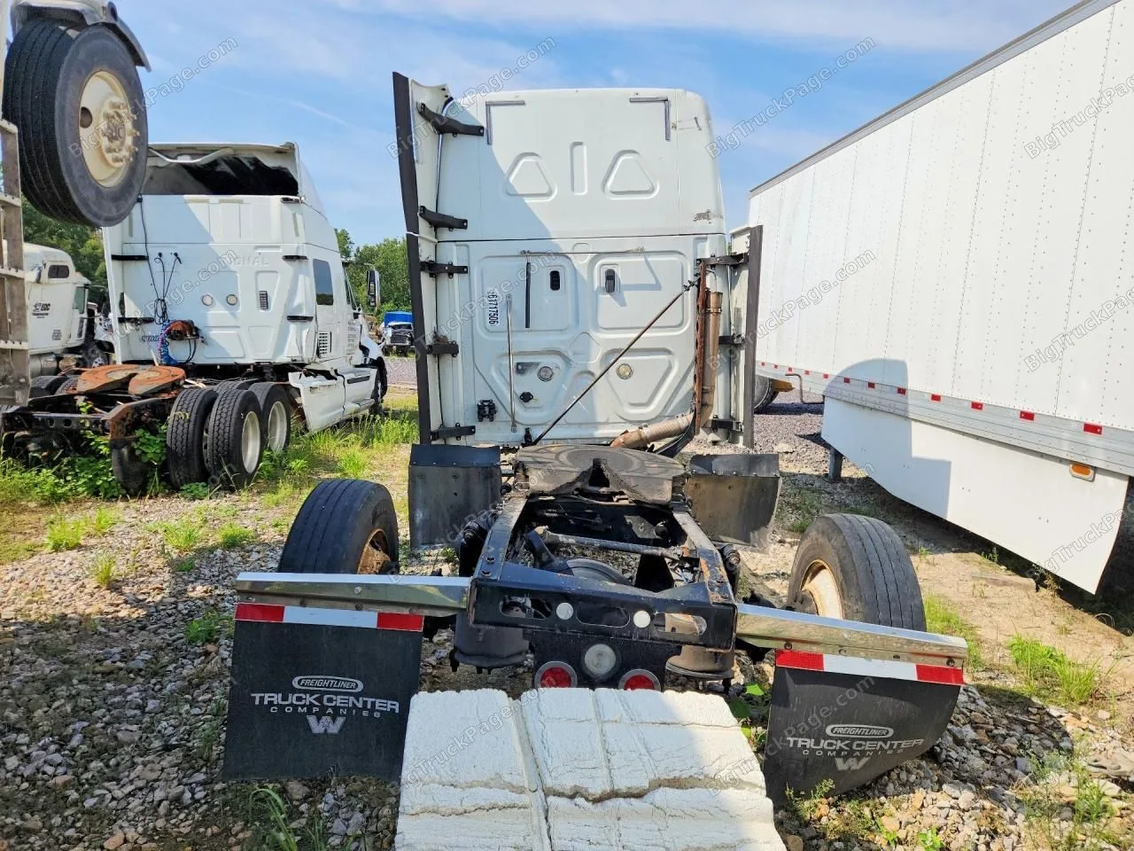 2020 FREIGHTLINER Cascadia — photo 6