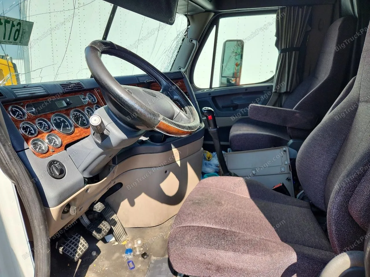 2020 FREIGHTLINER Cascadia — photo 7