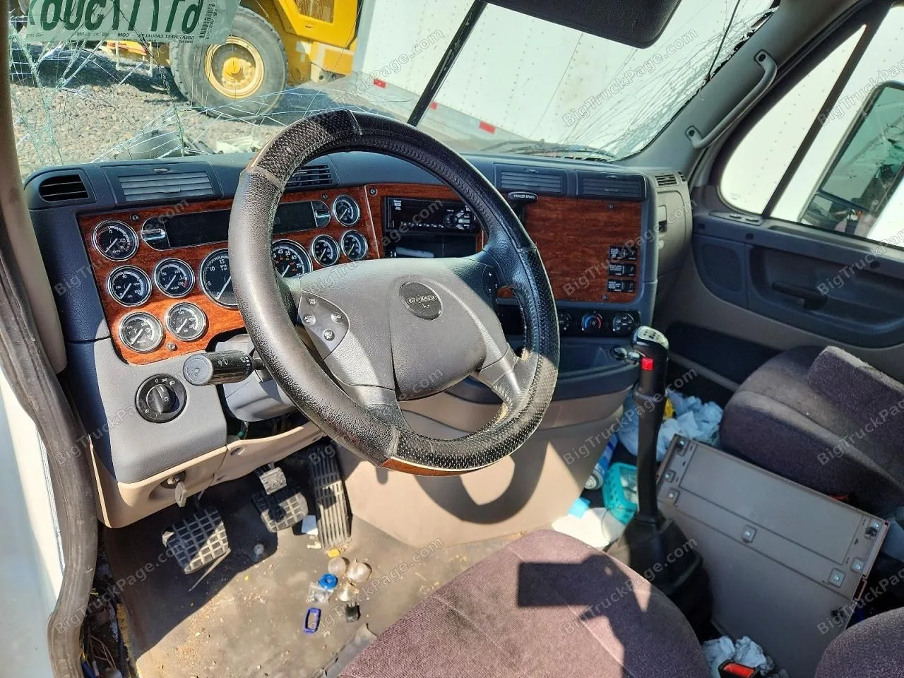 2020 FREIGHTLINER Cascadia — photo 8