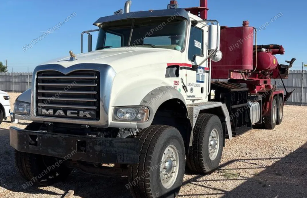 2013 Mack GU713 drilling rig truck