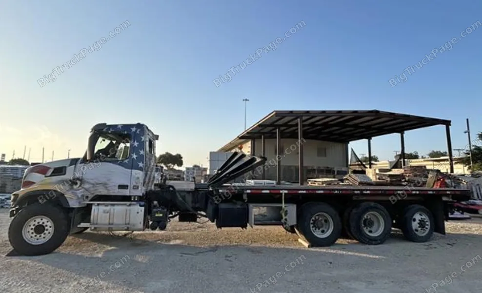 2022 VOLVO TRUCK VHD heavy-duty truck (used) — photo 2 in Strafford, MO | BigTruckPage.com