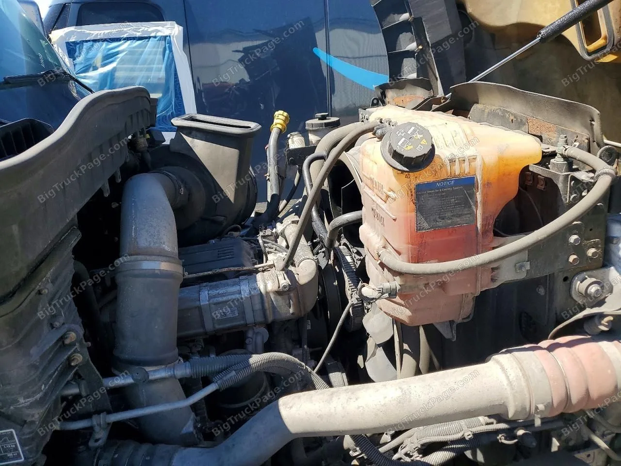 2022 INTERNATIONAL HV613 — photo 7