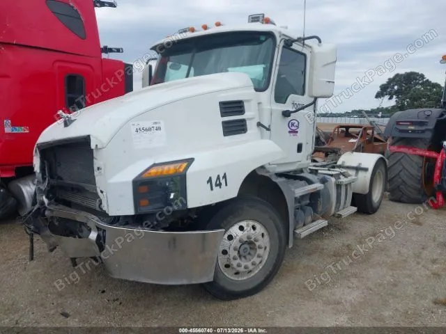 2019 MACK Anthem — photo 2