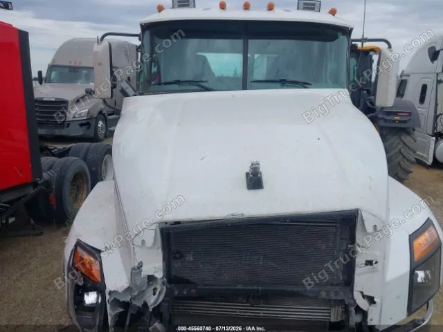 2019 MACK Anthem — photo 9
