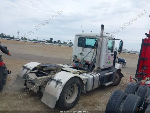 2019 MACK Anthem — photo 13