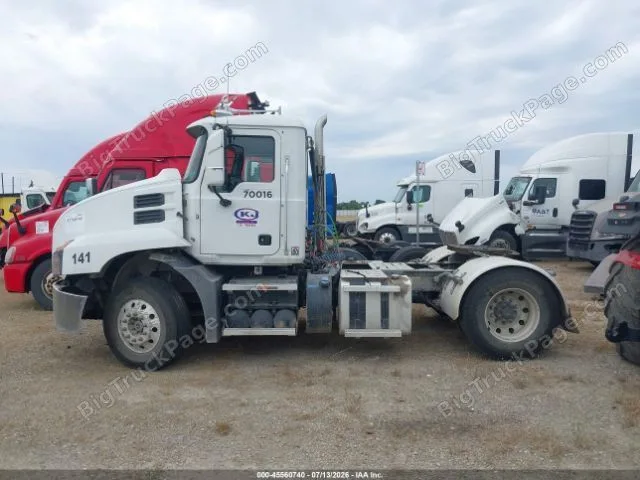 2019 MACK Anthem — photo 14