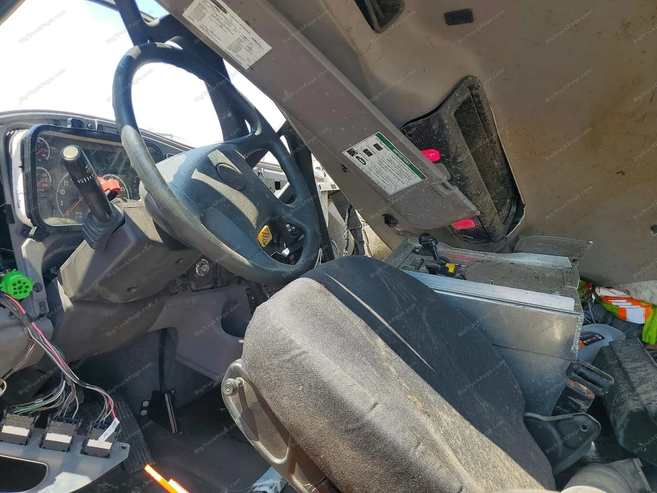2019 FREIGHTLINER M2 — photo 8