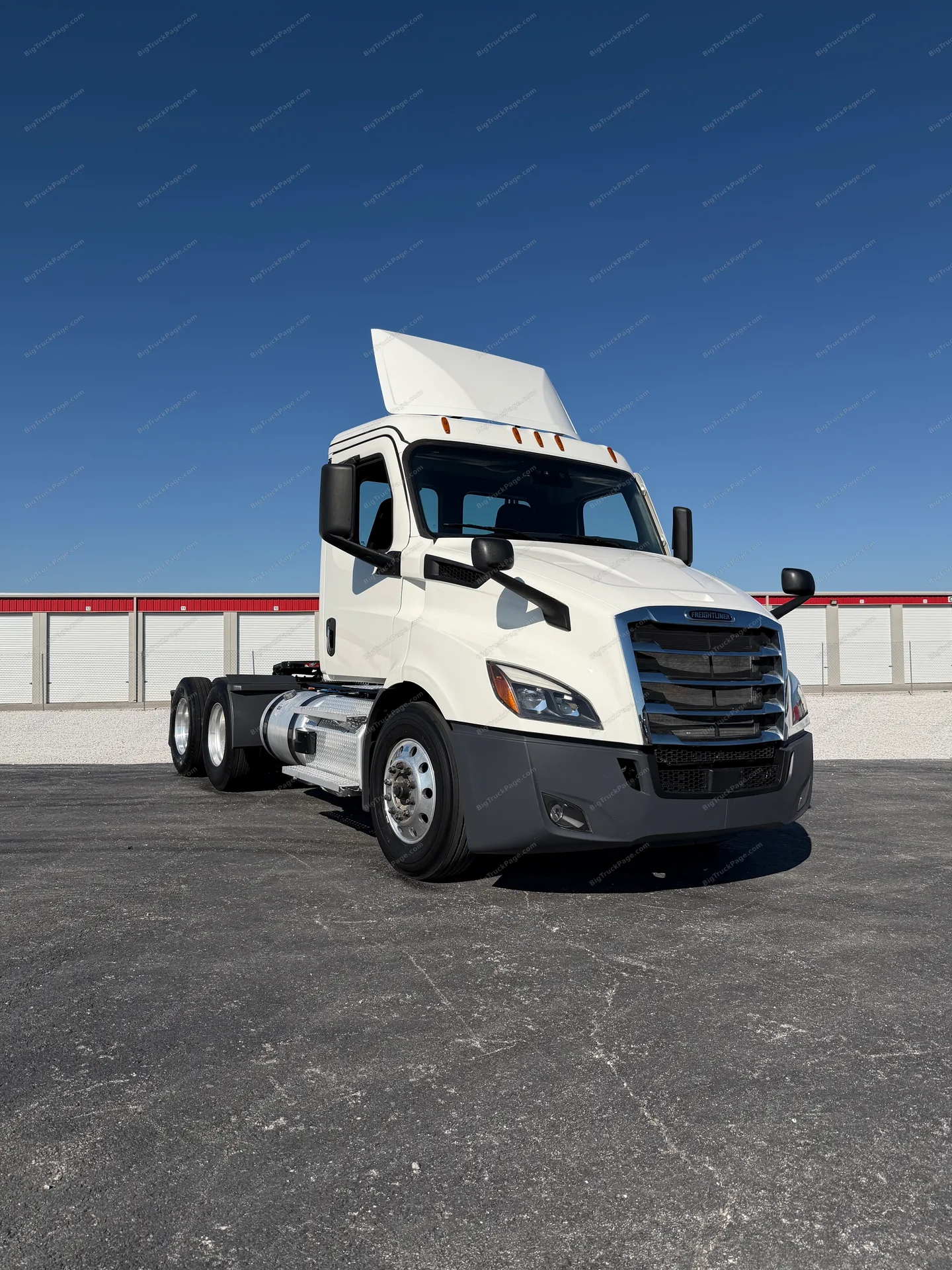 2025 FREIGHTLINER Cascadia Day Cab (used) — main photo in Ozark, MO | BigTruckPage.com