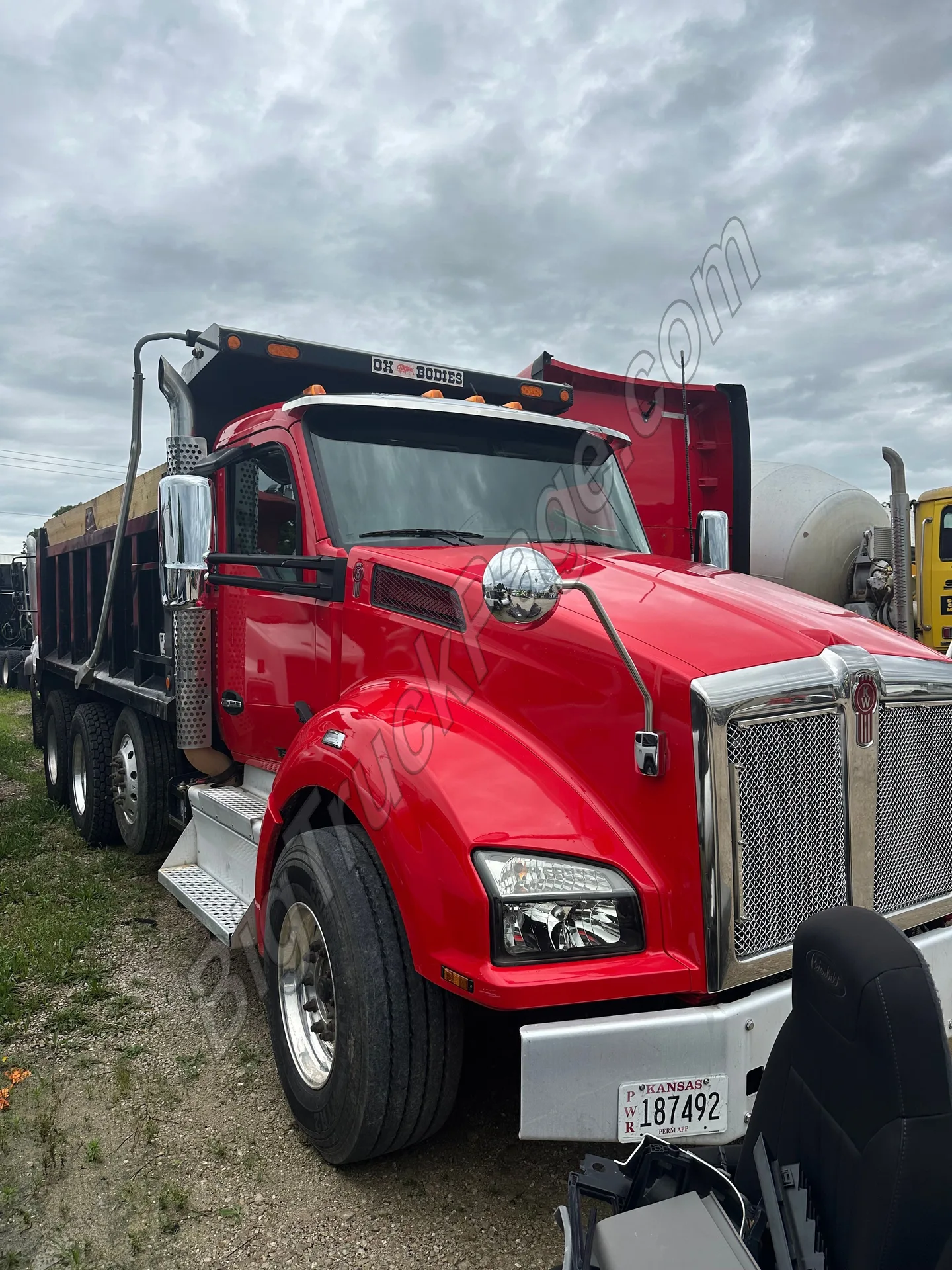 2022 KENWORTH T880