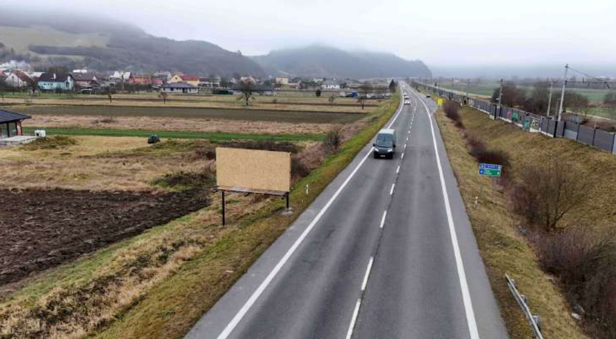 Billboard Plevník - Cesta Považská Bystrica - Bytča (pri D1) (2) - Billboard na prenájom v Hlavná cesta medzi Považskou Bystricou a Bytčou, neďaleko zjazdu z diaľnice D1.