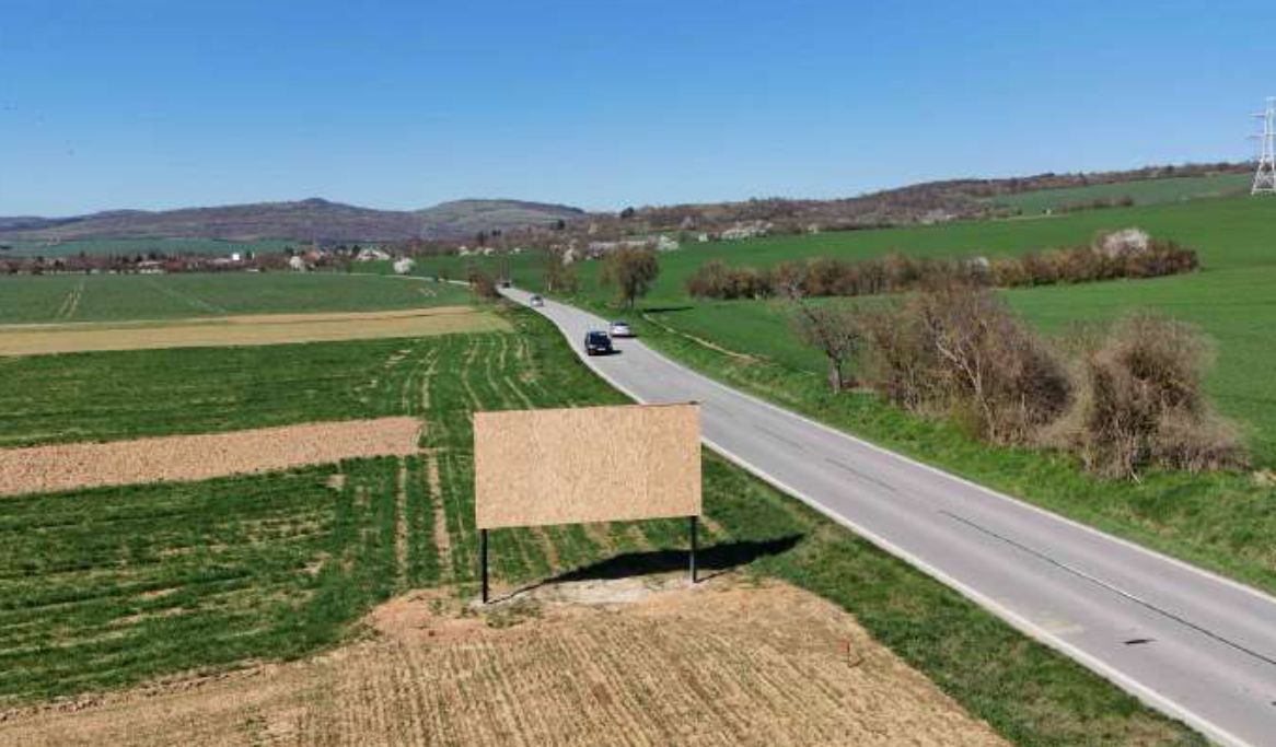 Billboard Dolné Srnie - Cesta smer Bošáca / ČR - Billboard na prenájom v Hlavná cesta medzi Novým Mestom nad Váhom a Dolným Srním / Bošácou / ČR