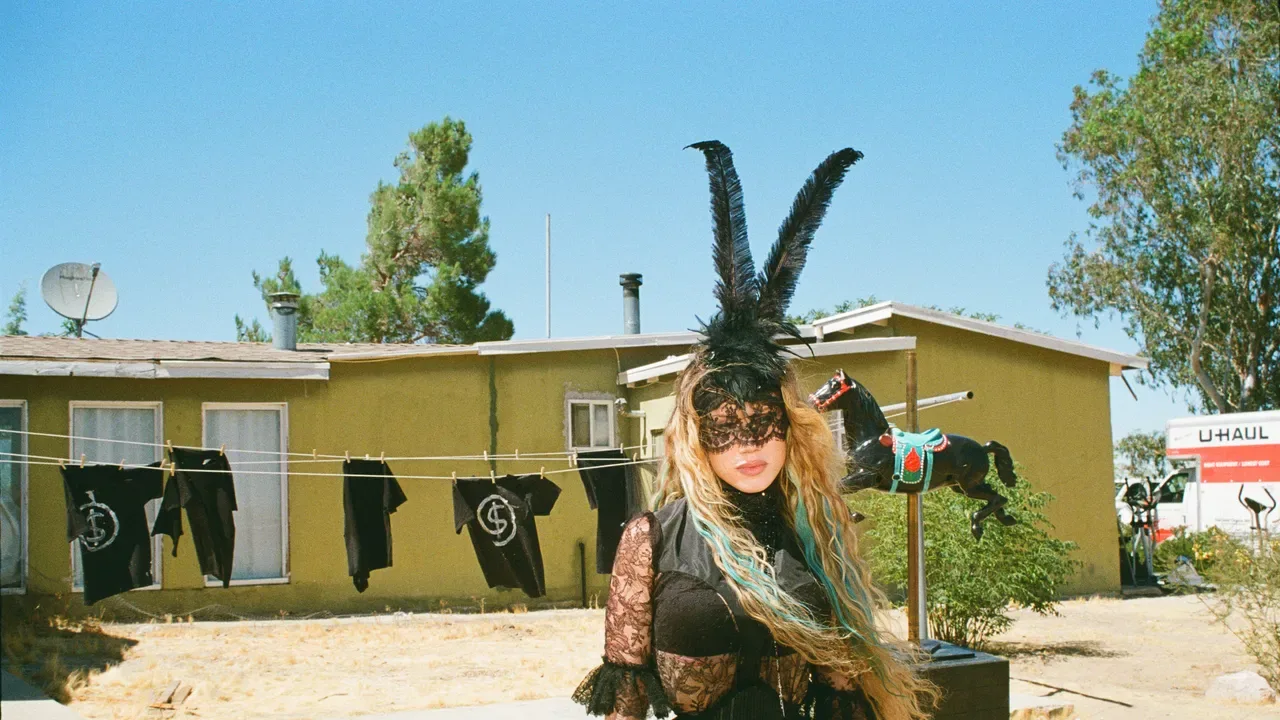 Slayyyter’den Yeni Tekli: “Brand New Chanel$”
