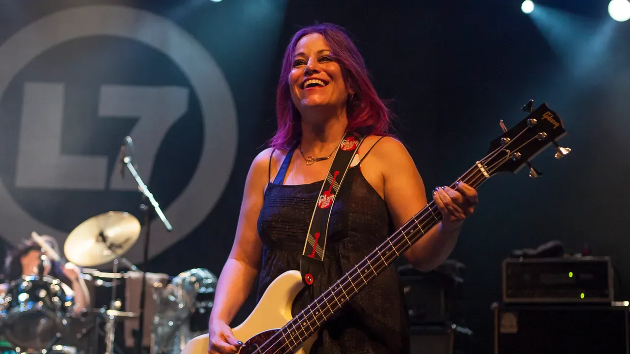 L7 Basçısı Jennifer Finch Hayatını Kaybetti