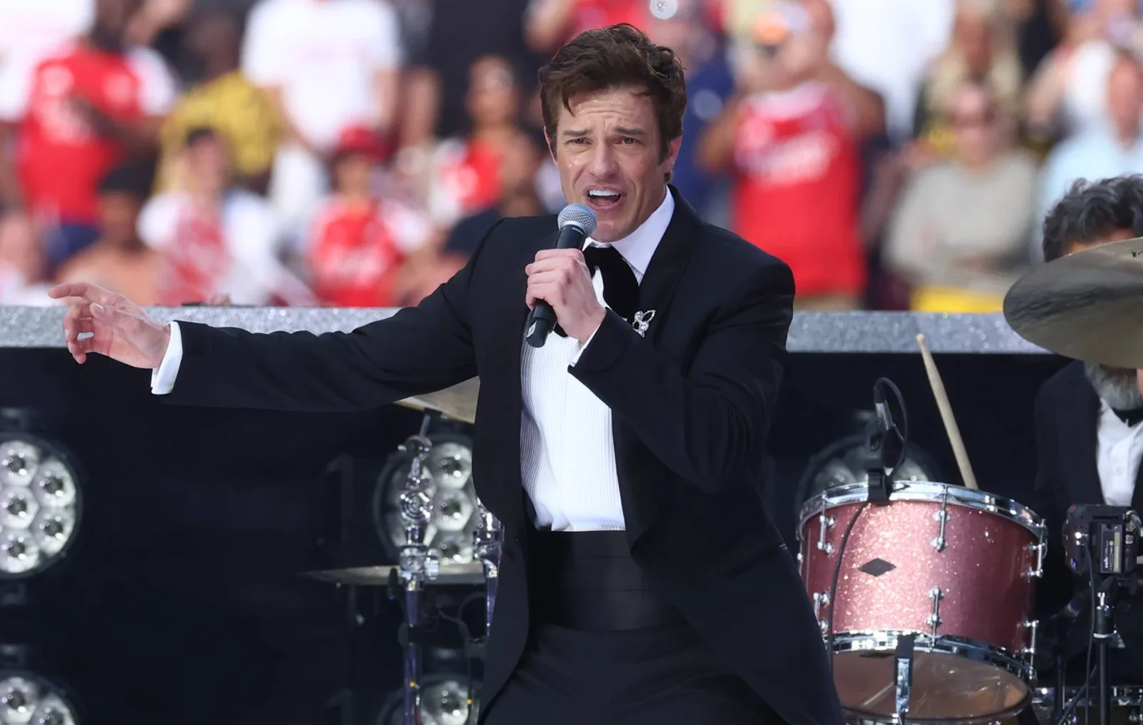 Brandon Flowers Newport'ta Yeni Şarkılarını İlk Kez Seslendirdi: Killers Klasikleri ve Sürpriz Düetler