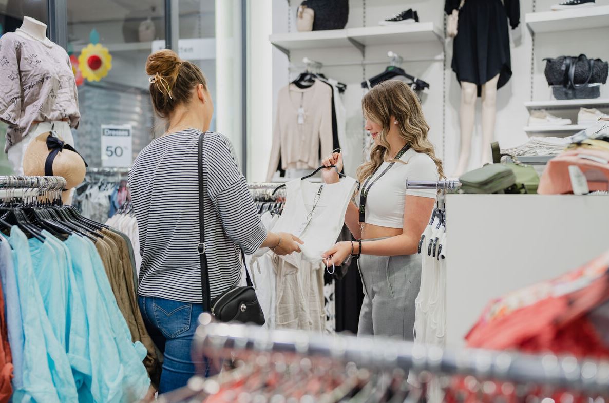Detailhandelsfachmann/-frau EFZ Gestalten von Einkaufserlebnissen Textil - Bild 1