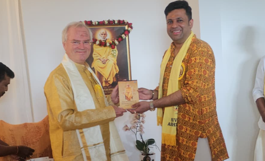 'ಗುರುದರ್ಶನ' ಜಾಗತಿಕ ಮಟ್ಟದಲ್ಲಿ: ಹತ್ತು ಲಕ್ಷ ಮಂದಿಯಿಂದ ಸಾಮೂಹಿಕ 'ದೈವದಶಕಂ' ಪಠಣಕ್ಕೆ ಸಿದ್ಧತೆ