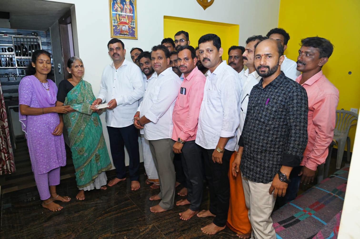 ಕಾರ್ಕಳ ಯೂತ್ ಬಿಲ್ಲವ ಸಂಘ: ಅವಿನಾಶ್ ಪೂಜಾರಿ ಚಿಕಿತ್ಸೆಗೆ ಆರೋಗ್ಯ ನಿಧಿ ಚೆಕ್ ವಿತರಣೆ