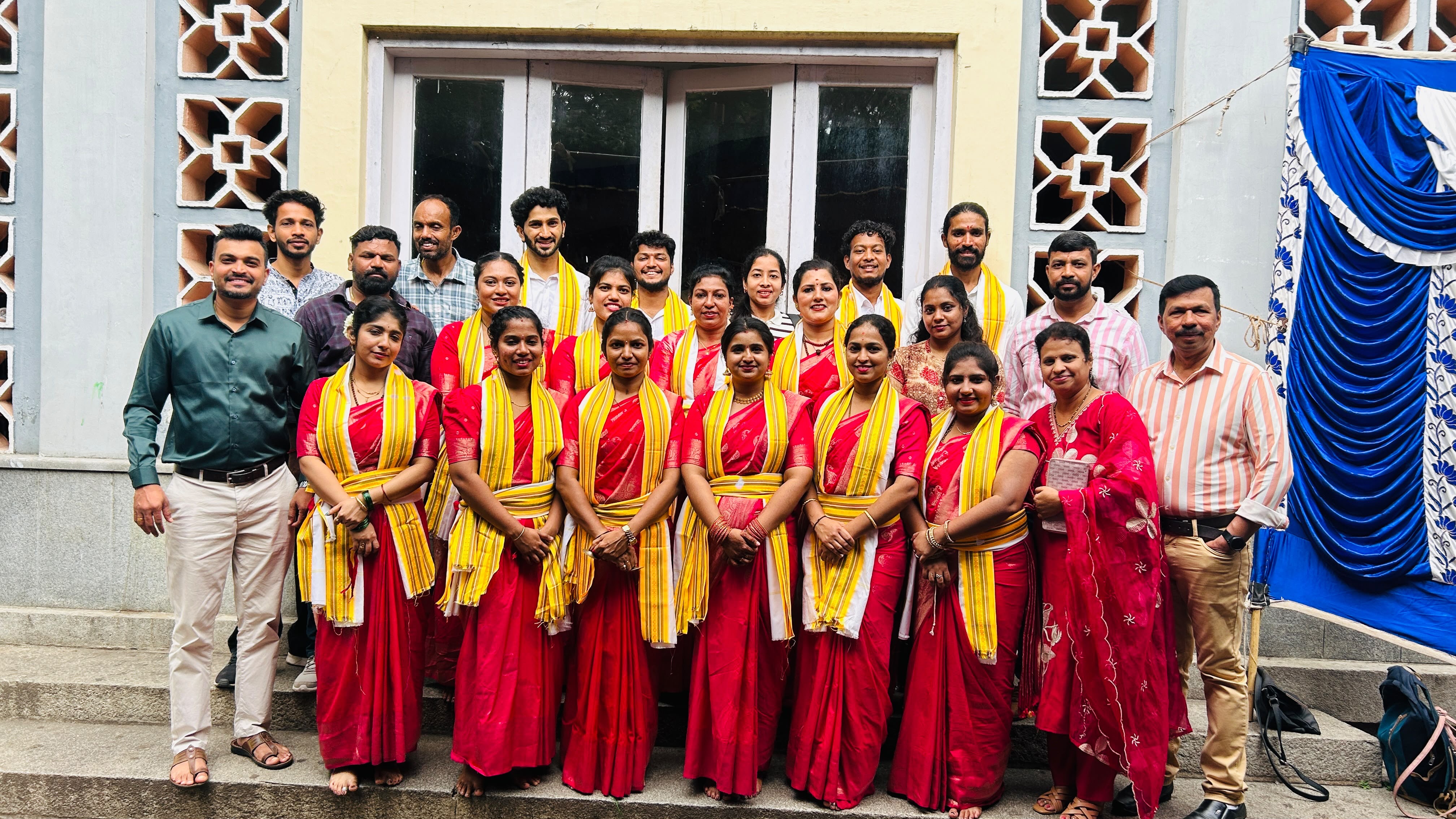 ತುಳುವೆರೆ ಚಾವಡಿ ಆಯೋಜಿಸಿದ 28ನೇ ವರ್ಷದ ‘ಪರ್ಬದ ಲೇಸ್’: ಮನಗೆದ್ದ ಯುವವಾಹಿನಿ ಬೆಂಗಳೂರು ಘಟಕದ ಕುಣಿತ ಭಜನೆ
