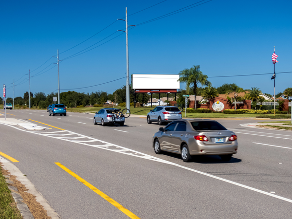 US 27 ES 1.3mi N/O CR 474 W F/S - Single