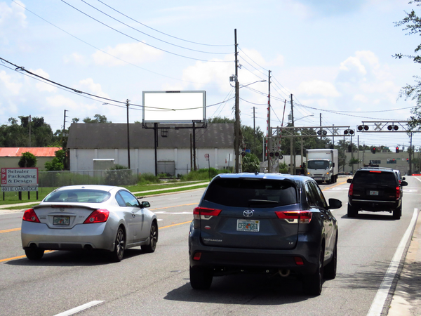 Oakridge Rd NS 250ft W/O Orange Av F/W - Single
