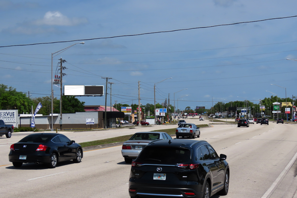 US 17/92 WS 0.37mi S/O SR 434 F/S - Away