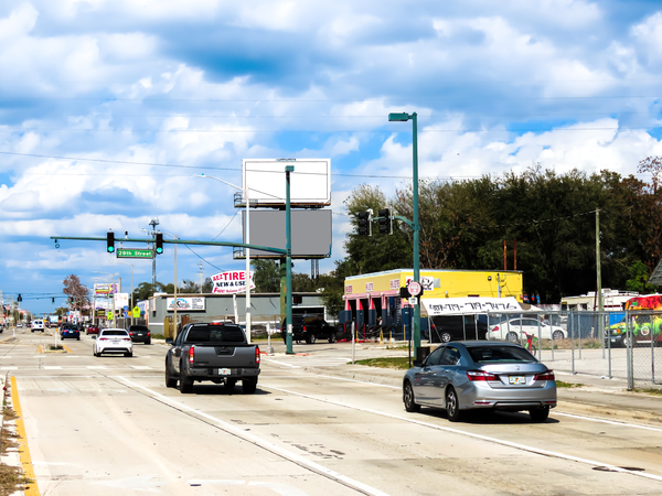 US 441 S ES 450ft S/O Michigan St F/S - Upper