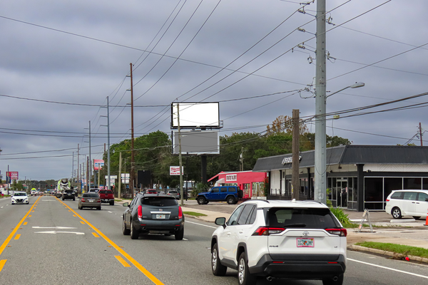 Edgewater Dr ES 0.37mi N/O Lee Rd N/B F/SE - Upper