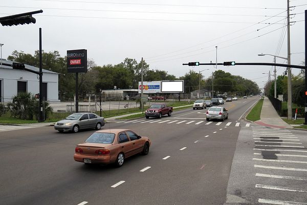 Rio Grande Av ES 500ft S/O 33rd St F/N - End