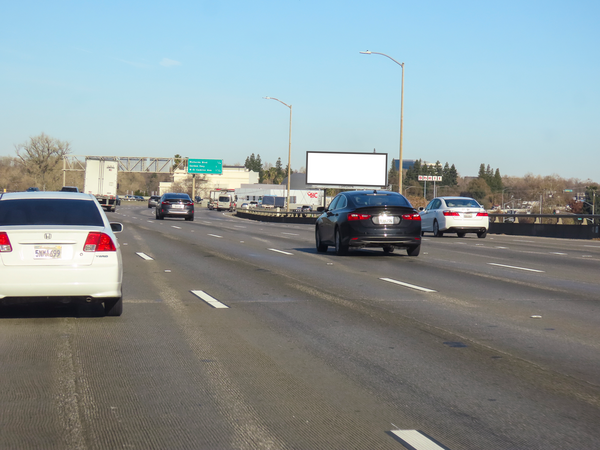 Airport Frwy I-5 ES 0.25mi S/O Richards Blvd F/S - 1