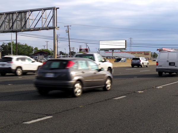 Business 80 Frwy WS 0.4mi S/O El Camino F/S - 2