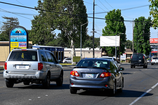 Auburn Blvd ES 250ft N/O Manzanita F/N - 1